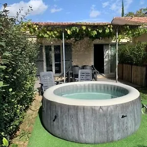 Hébergement de vacances En Provence, Jardin Privatif Avec Jacuzzi, Saint Didier (Vaucluse)